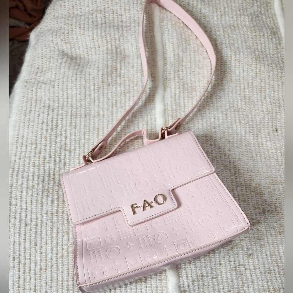 FAO Schwarz Glamour Pink Purse play pretend barbiecore gold lettering girls